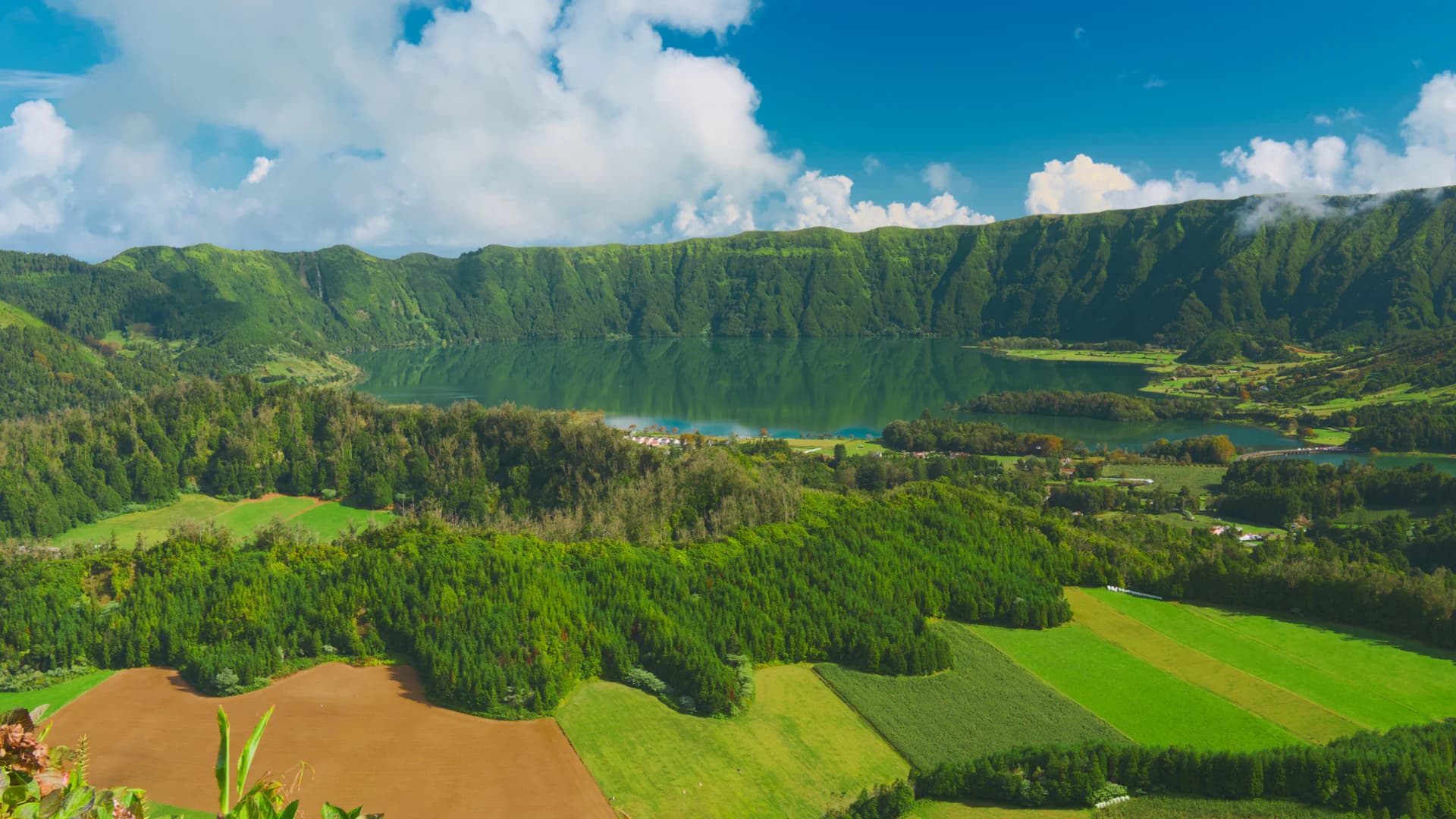 Caldeira vulcânica de Sete Cidades com lagoas gémeas, São Miguel, Açores